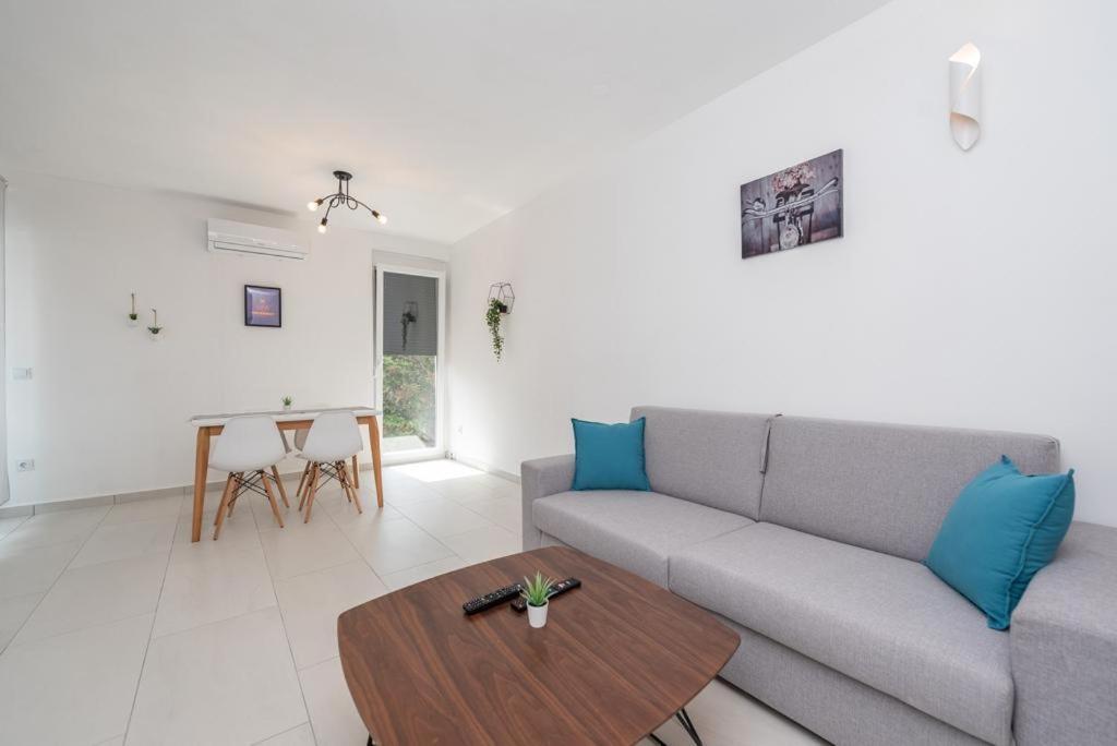 Apartments House Novel Novalja Bagian luar foto